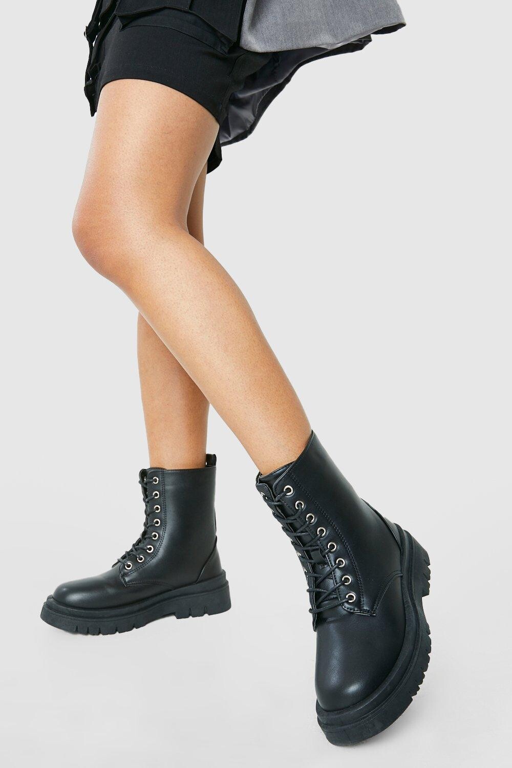 Походные ботинки на шнуровке boohoo, черный