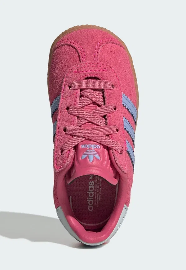 Детские кроссовки Gazelle Adidas Originals, розовый шок, синий искристый, голубой ореол — фото 3