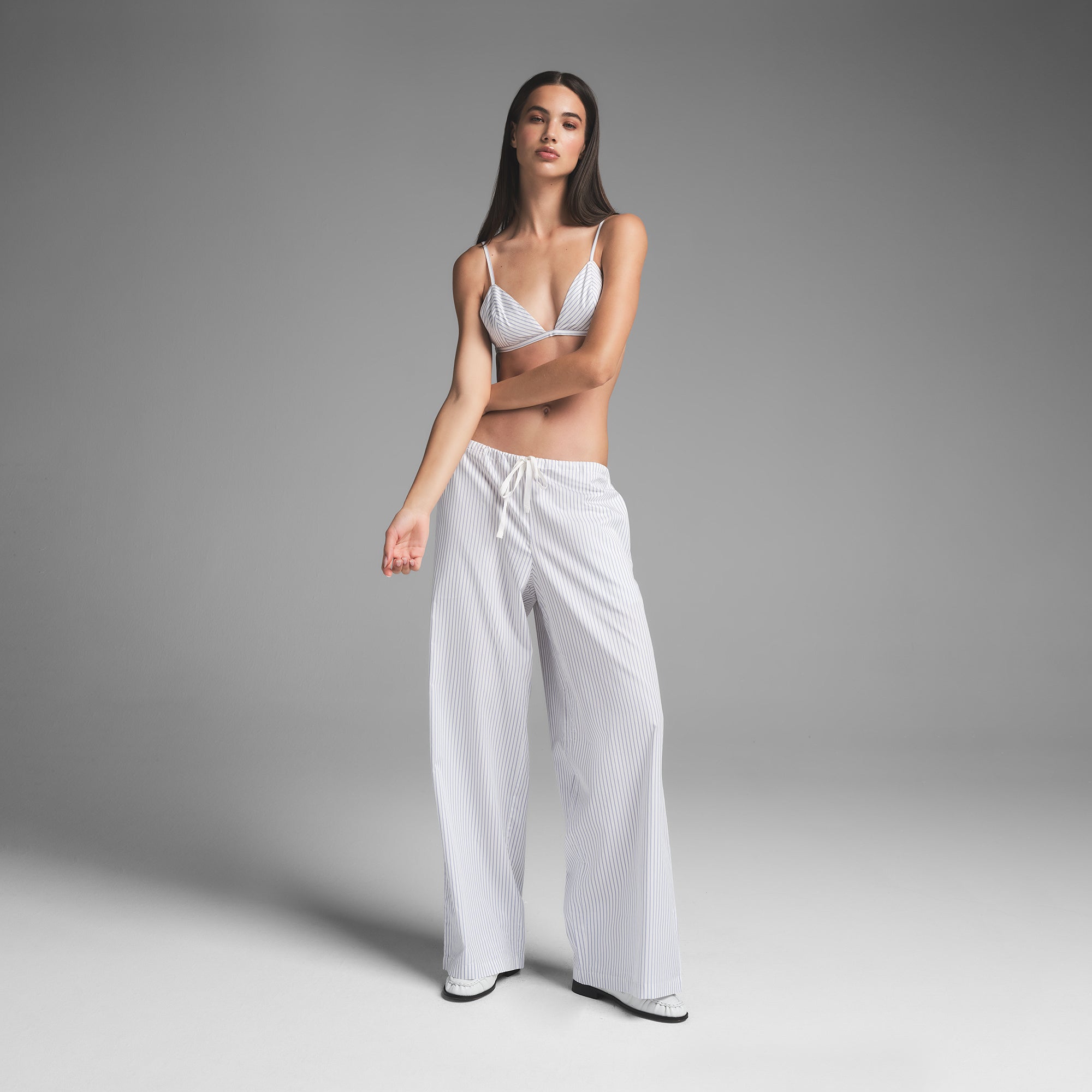

Прямые брюки SKIMS, цвет zen blue stripe