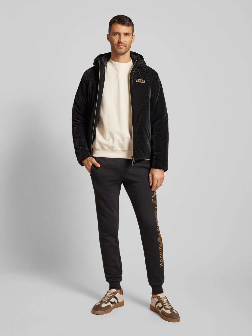 

Куртка с этикеткой EA7 Emporio Armani, черный