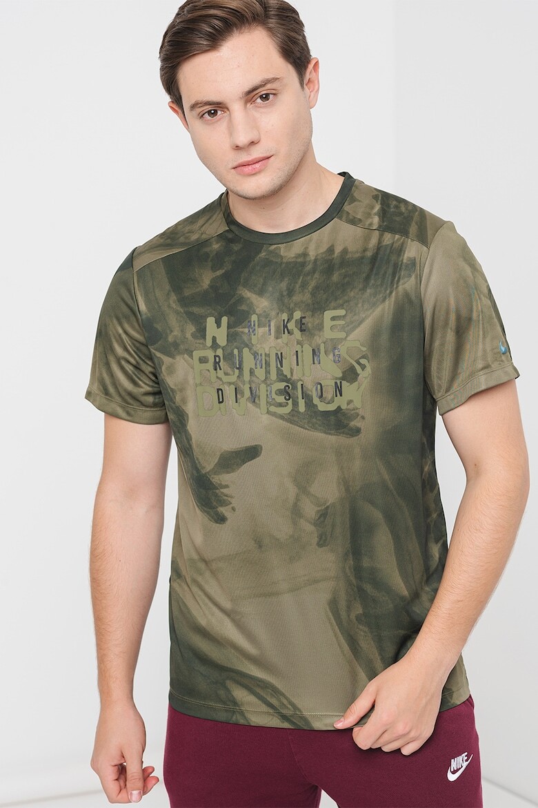 

Футболка для бега Run Division Rise 365 с технологией Dri-FIT Nike, зеленый
