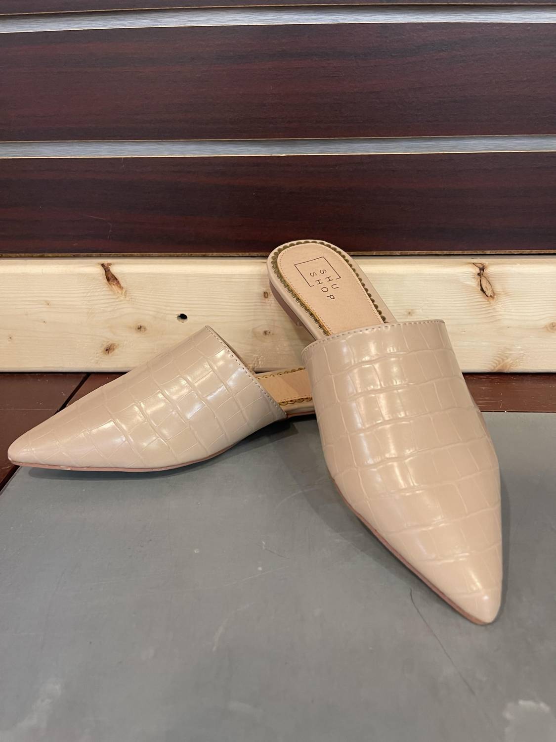 Женские сандалии Agatha Closed Toe в цвете Taupe SHU SHOP, серо-коричневый