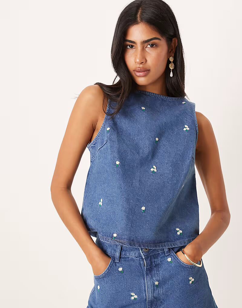 

Джинсовый топ ASOS DESIGN с вышитым мелким цветочным узором