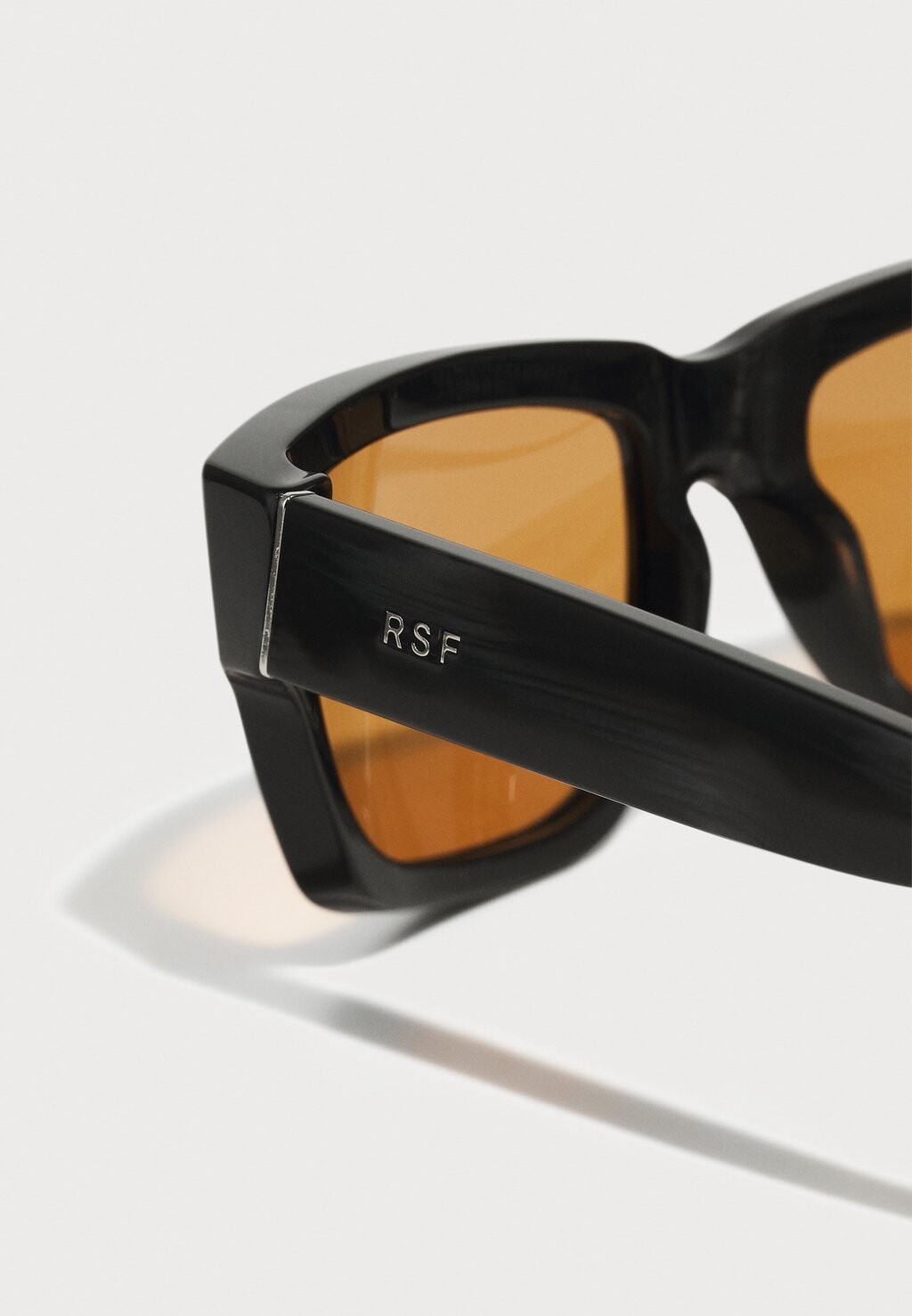 

Солнцезащитные очки THELONIUS FIAMMATO UNISEX RETROSUPERFUTURE, черный