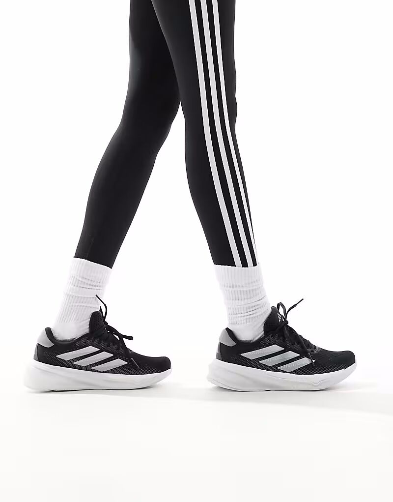 Кроссовки Adidas Running Supernova Stride 2 в черно-сером и белом цветах