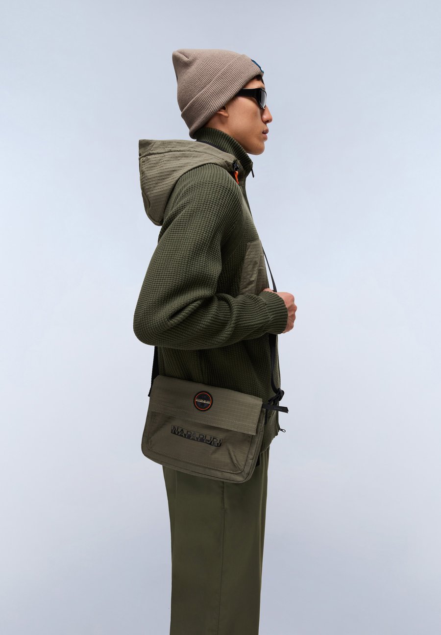 

Сумка кросс-боди Napapijri Cross body bag, Tea Leaf Ga/Light Green