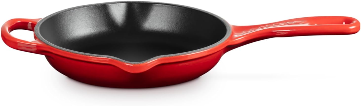 

Сковорода Le Creuset, эмалированная, чугунная, с железной ручкой, 6,33 дюйма (1/2 кварты), вишнёвый цвет, Cerise