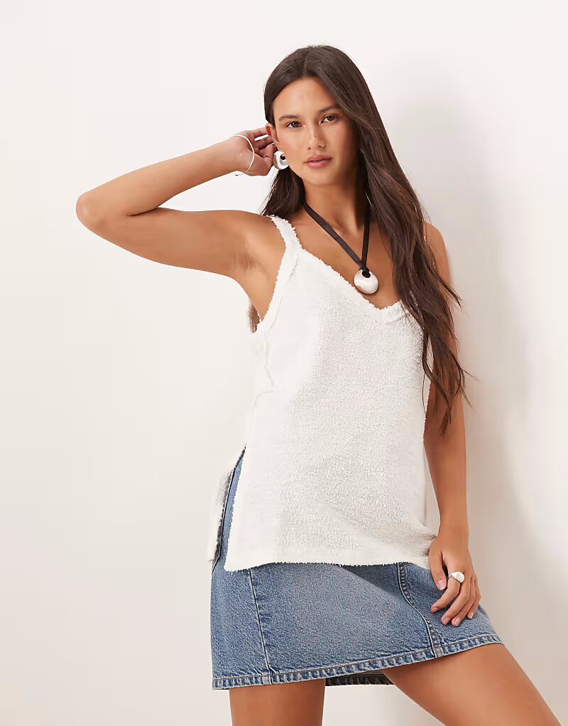 

Топ из фактурной трикотажной ткани белого цвета Asos Design