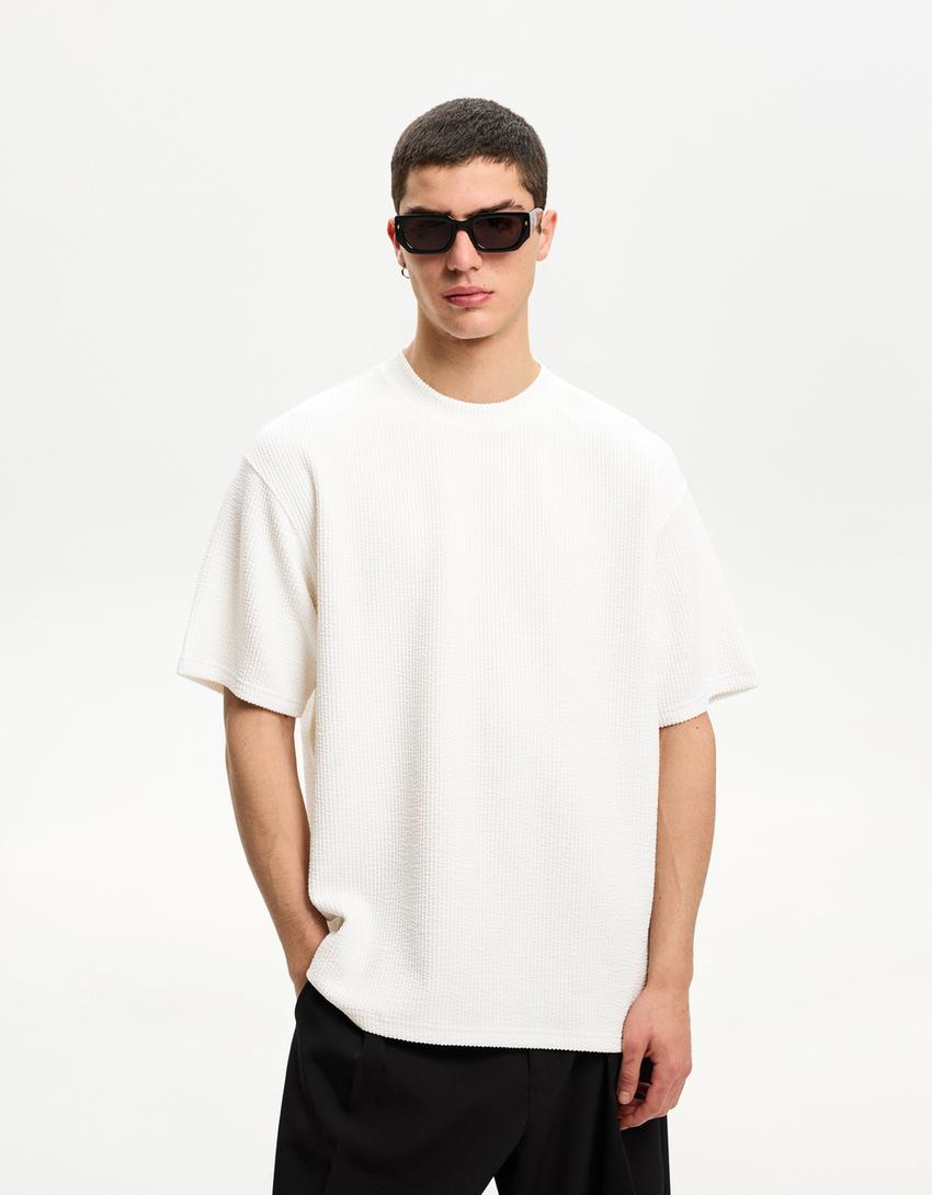 

Футболка с короткими рукавами из ткани сирсакер Bershka, белый