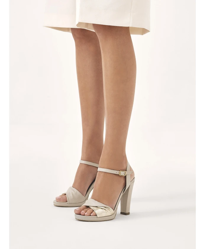 Бежево Золотые босоножки на широком каблуке Kazar, желтый — фото 3