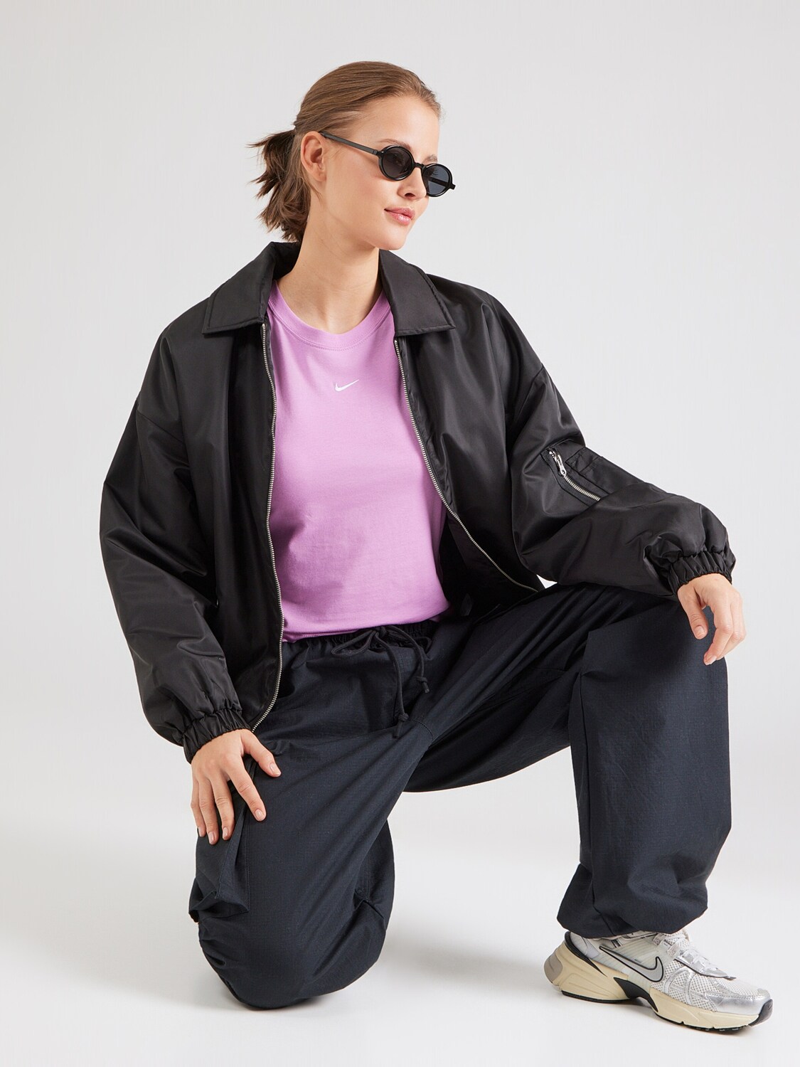 Nike Sportswear Футболка 'Chill' в светло-розовом цвете — фото 4