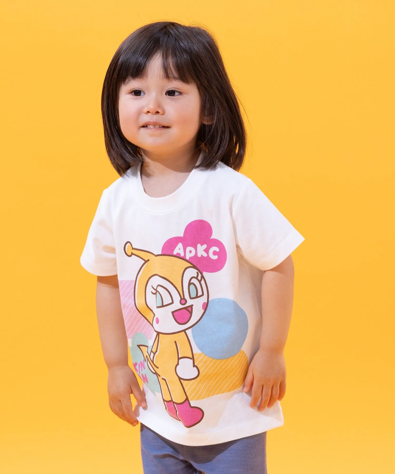 APKC/(K) Докин-чан Кокин-чан Взгляд Поворот Футболка Anpanman Kids Collection, Off-white