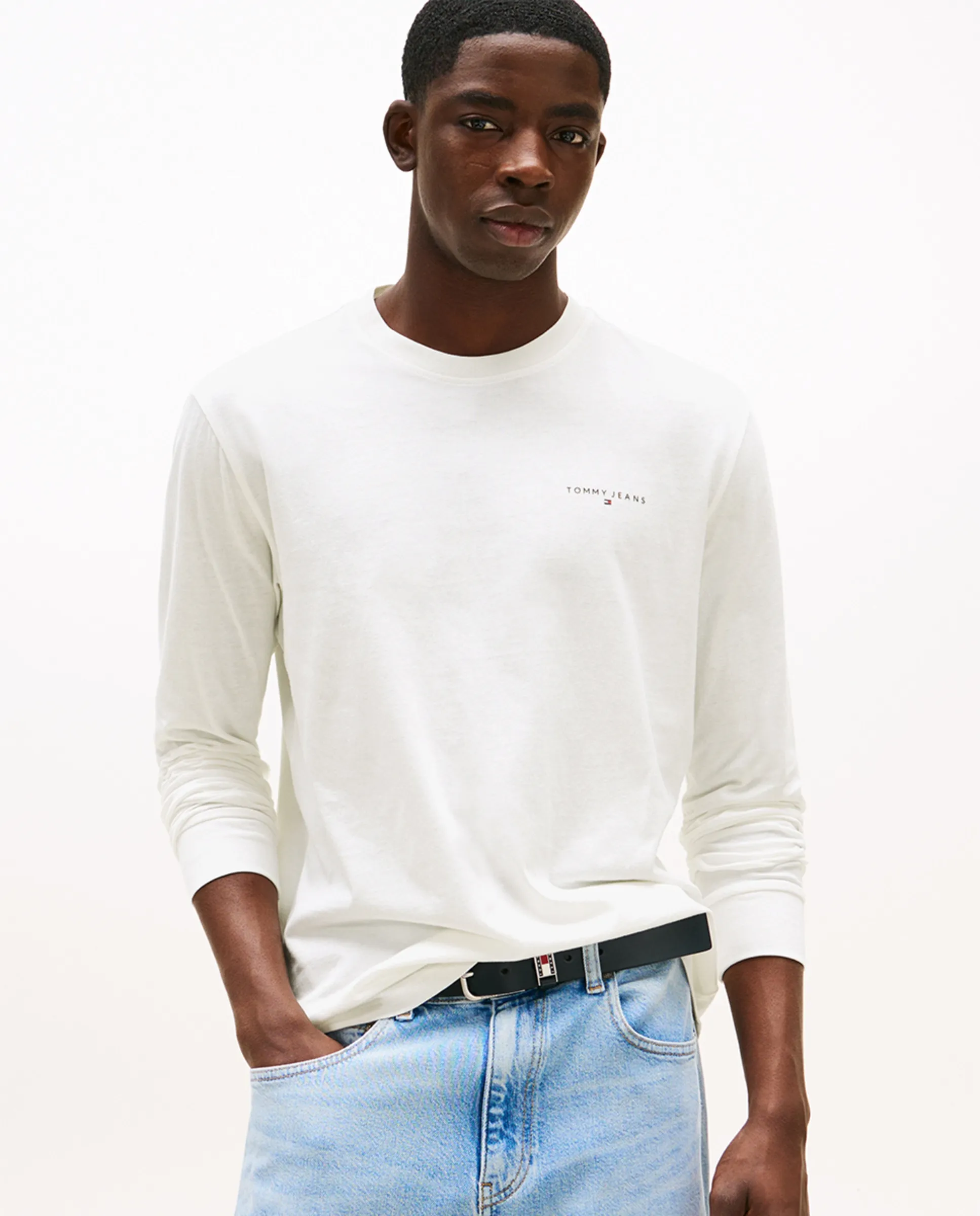 

Мужская футболка классического кроя с длинным рукавом Tommy Jeans, белый