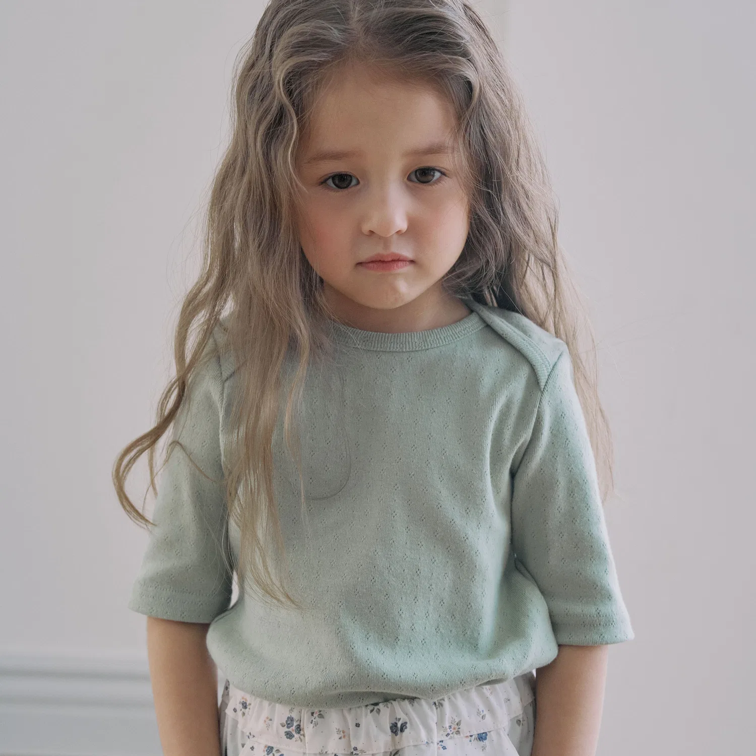 Детская футболка с вырезом Marie Lip-Neck Eyelet, зелёная, от Meri And