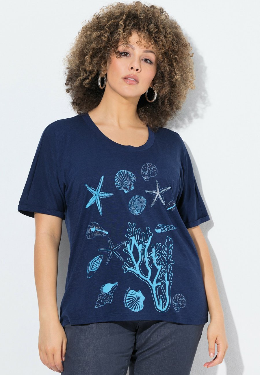 

Футболка Ulla Popken SHORT SLEEVE, Inky Blue/Dark Blue, Синий, Футболка Ulla Popken SHORT SLEEVE, Inky Blue/Dark Blue