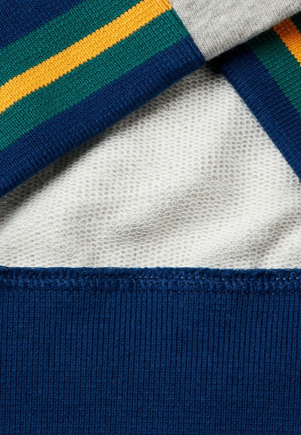 

Толстовка HOODIE OPENING WITH SNAPS CUFFS AND HEM WELT POCKETS AT FRONT AND EMBROIDERY IN HEART POSITION United Colors of Benetton, серый