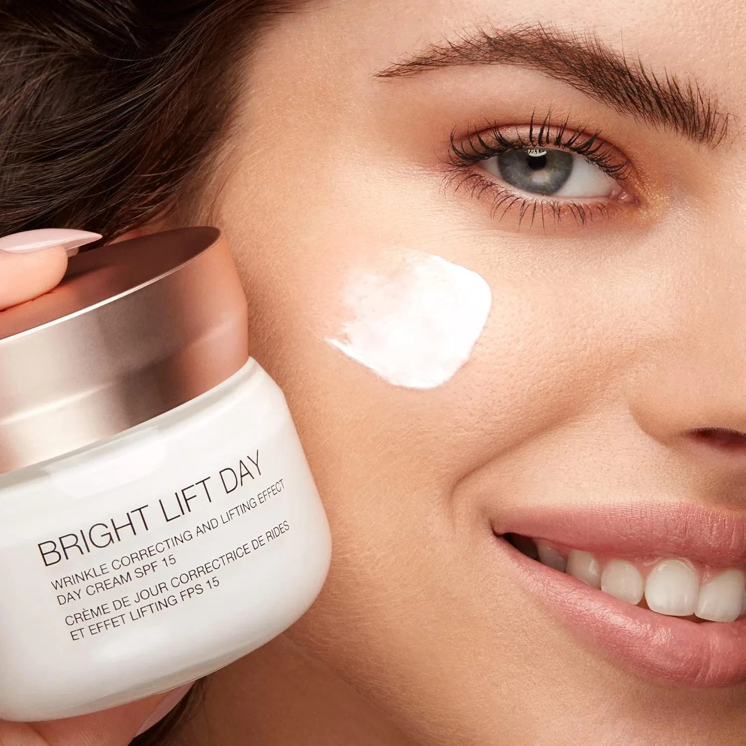 Сыворотка Kiko Milano — Дневной осветляющий с лифтинг-эффектом «Bright Lift Day» SPF 15 от — фото 4