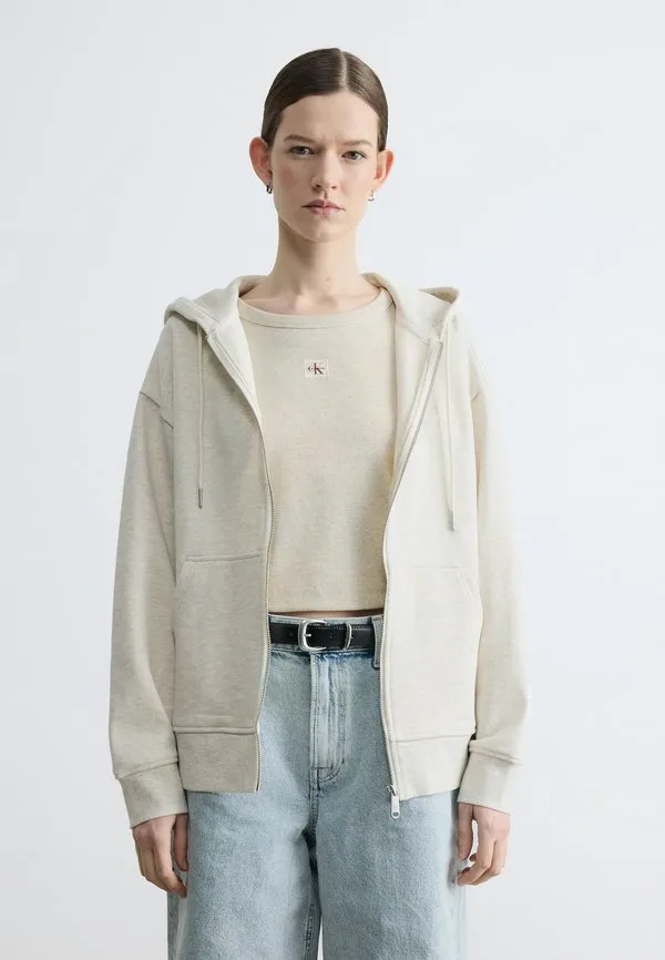 

Толстовка на молнии с тисненым монологом Calvin Klein Jeans, Grey Heather, Серый, Толстовка на молнии с тисненым монологом Calvin Klein Jeans, Grey Heather
