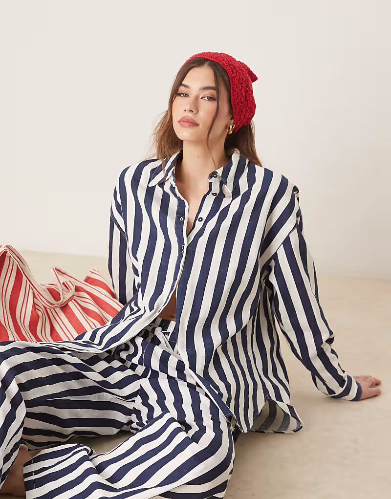 

Рубашка свободного кроя из льна ASOS DESIGN в темно-синюю полоску