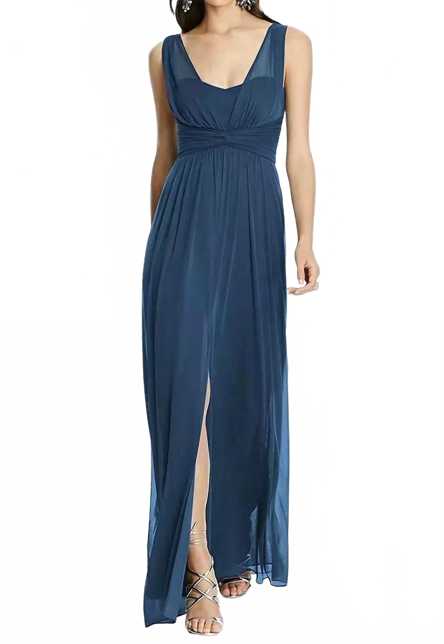 

Полноразмерное шифоновое платье для подружки невесты с вязаными сборчатыми бретелями в цвете Sofia Blue Alfred Sung