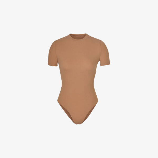 

Подходит всем Боди из эластичной ткани Skims, цвет sienna