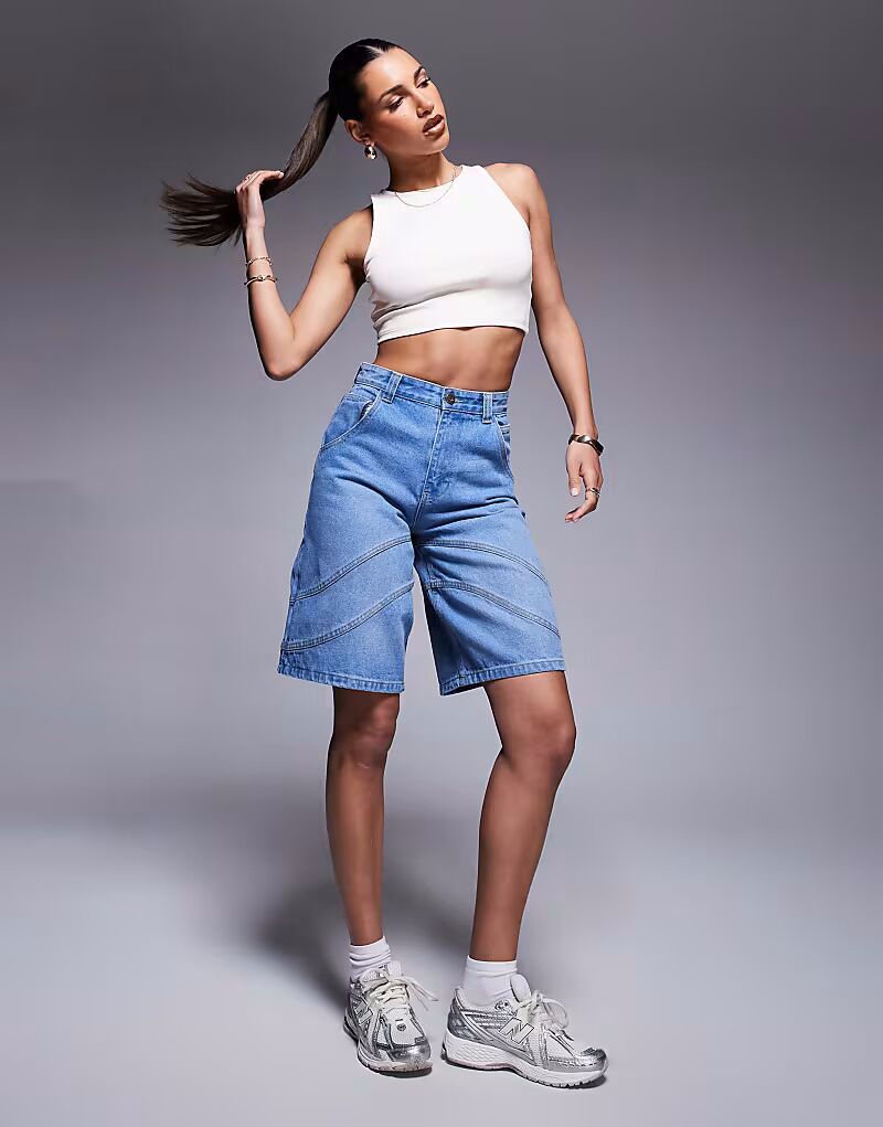 

Джинсовые шорты с боковыми швами и вышитым логотипом на заднем кармане в стираном синем цвете Courtside