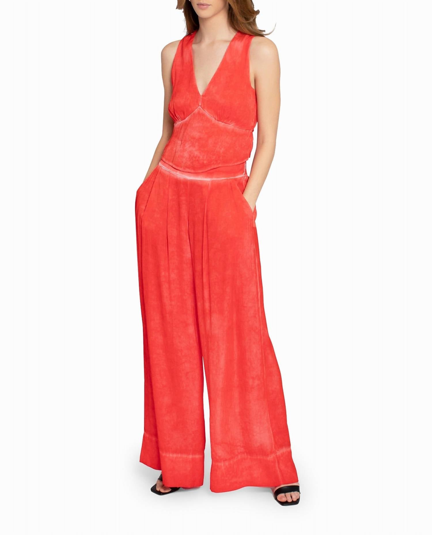 

Окрашенный в готовом виде топ с V-образным вырезом цвета мака Nicole Miller, Poppy