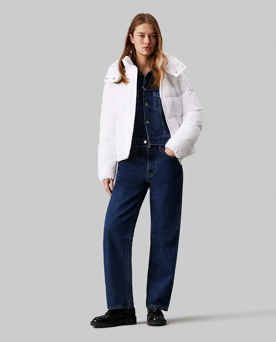 

Женский короткий пуховик с капюшоном Calvin Klein Jeans, белый