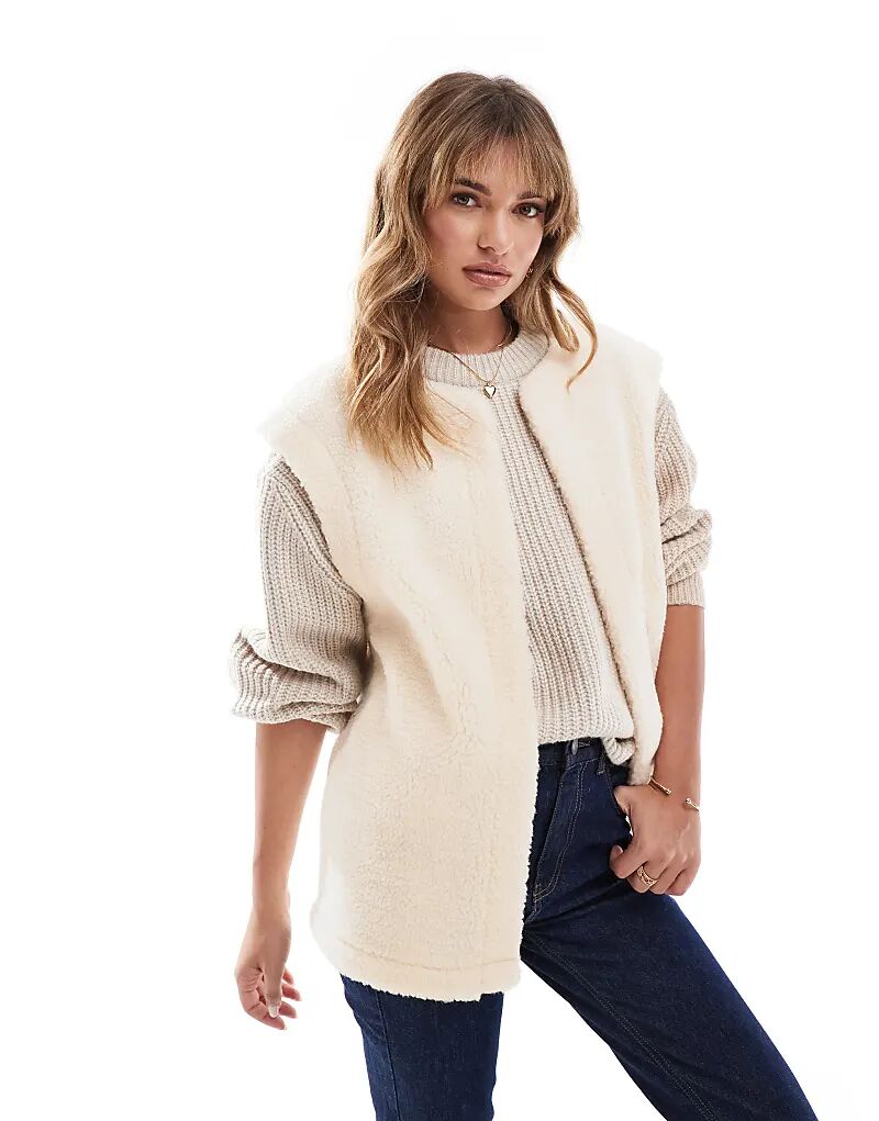 

Жилет борг в креме ASOS DESIGN