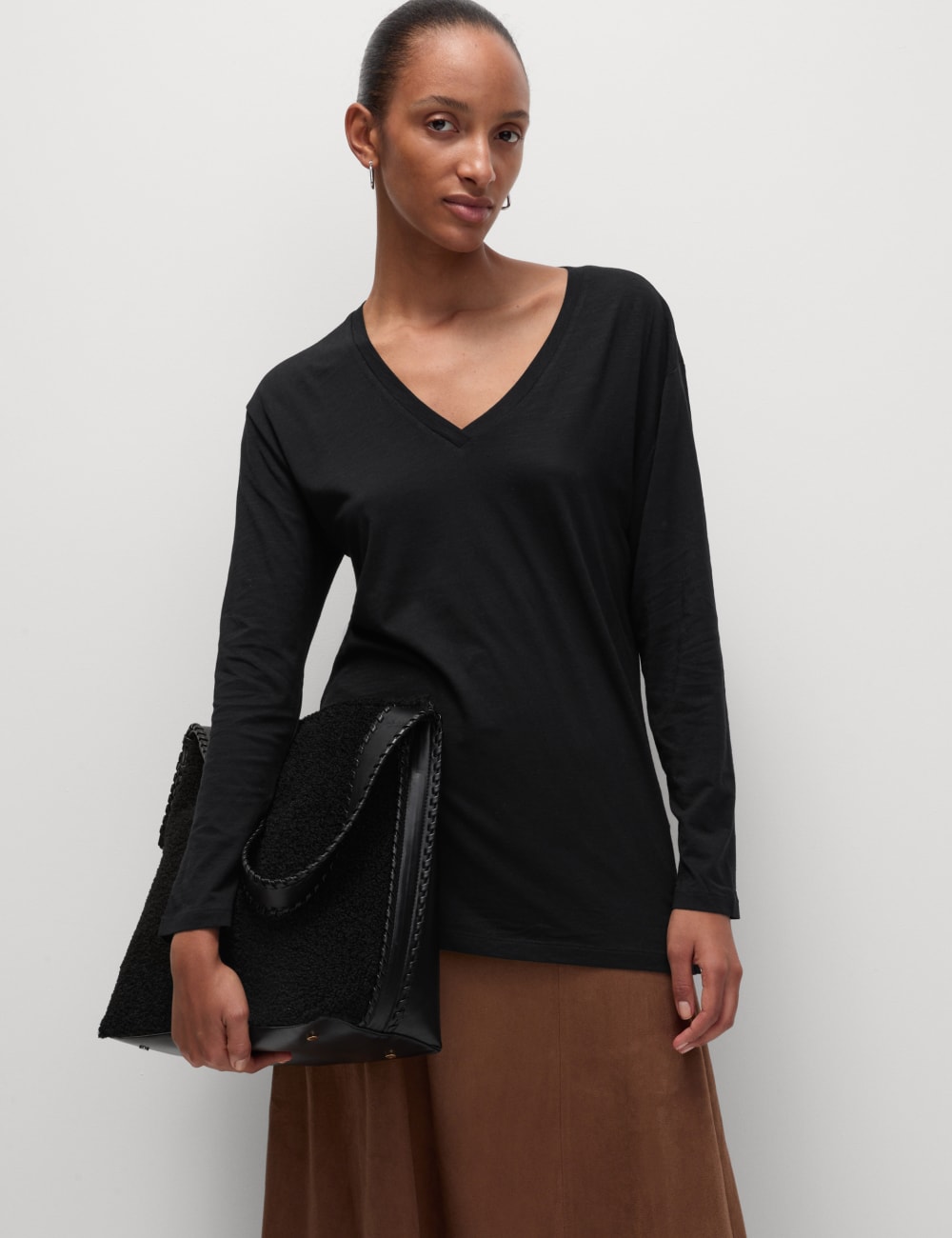 

Удлиненный топ из хлопка с V-образным вырезом Marks & Spencer, черный