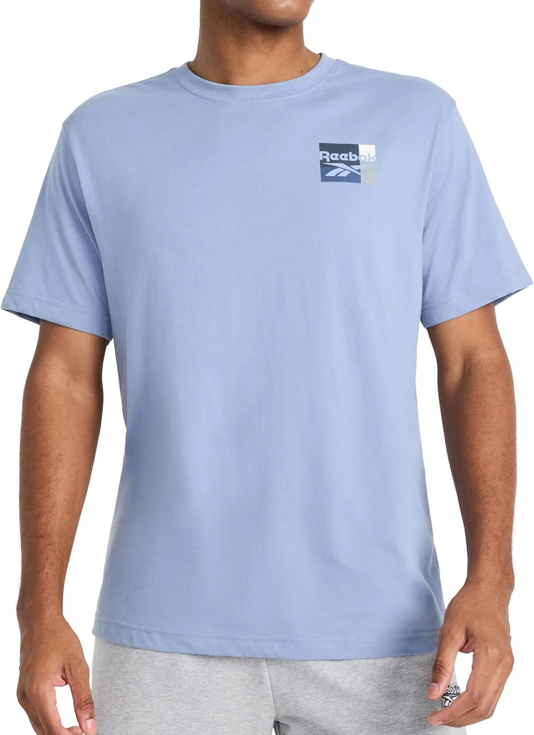 

Футболка Reebok Men's Small Logo Crewneck, Standard Fit, легкая ткань Cotton-Poly Jersey