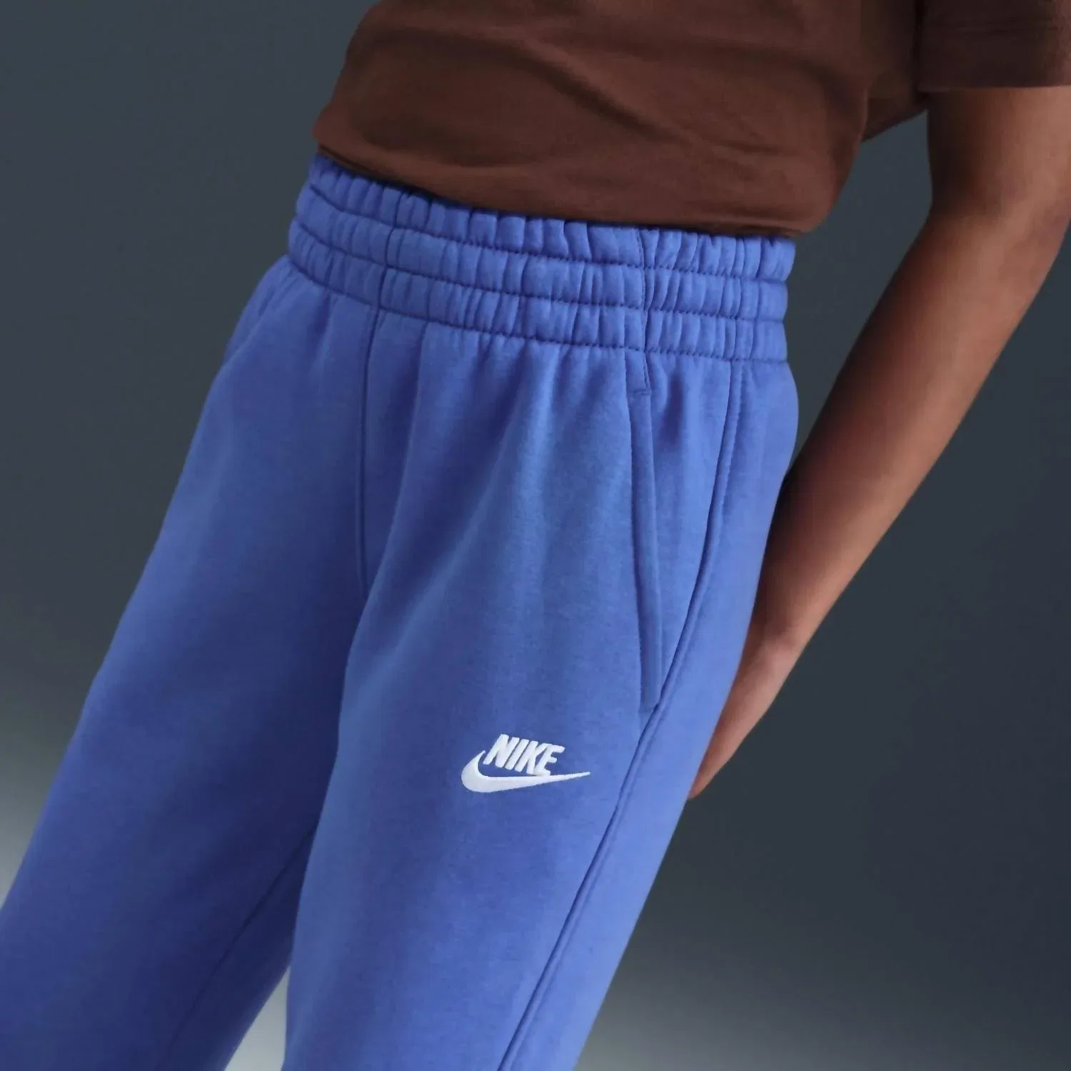 Nike Kid's Sportswear Club Fleece Pants Joggers In Blue — фото 2