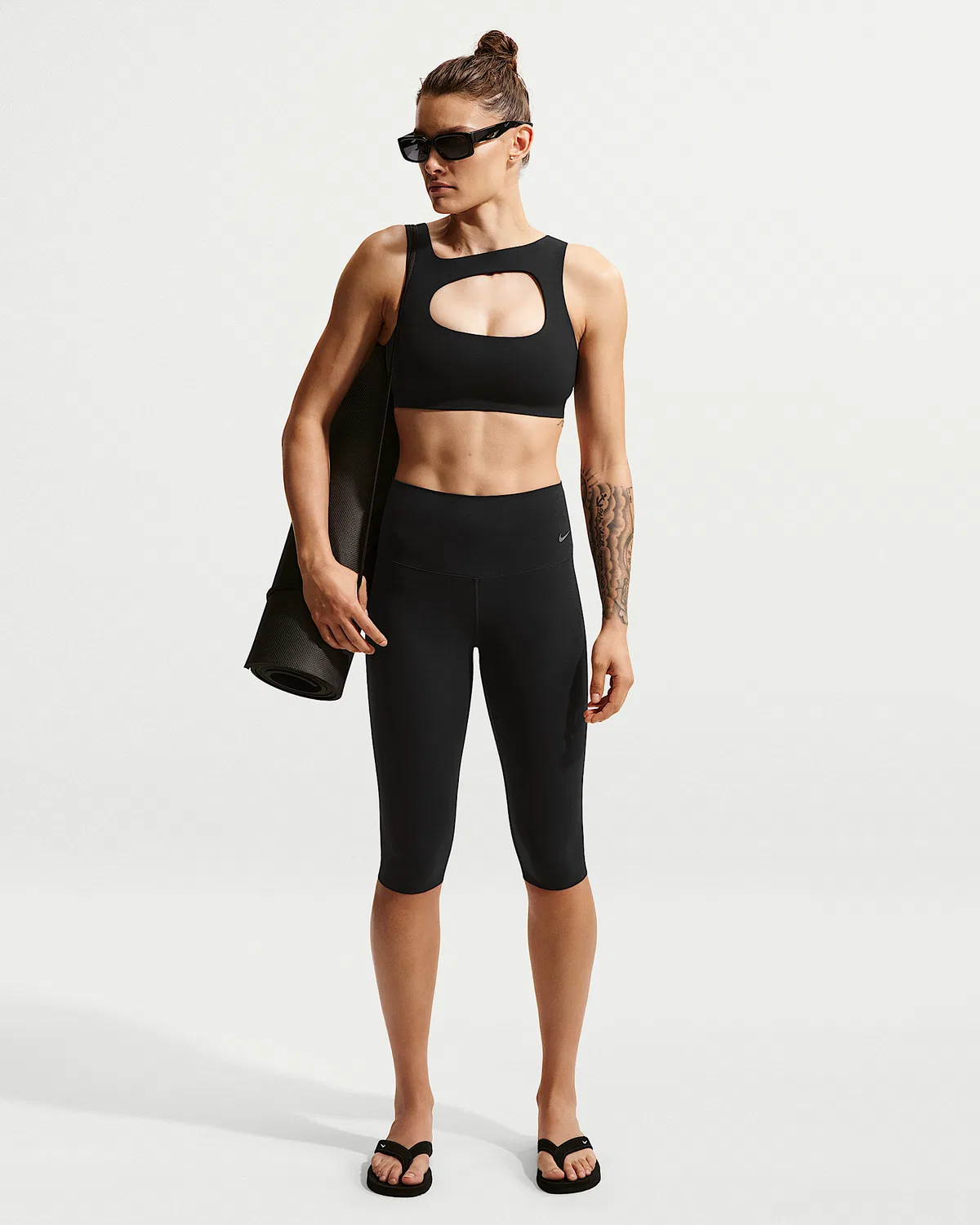 Женский спортивный бюстгальтер Nike Zenvy с легкой поддержкой и тонкой подкладкой, Black/Cool Grey — фото 4