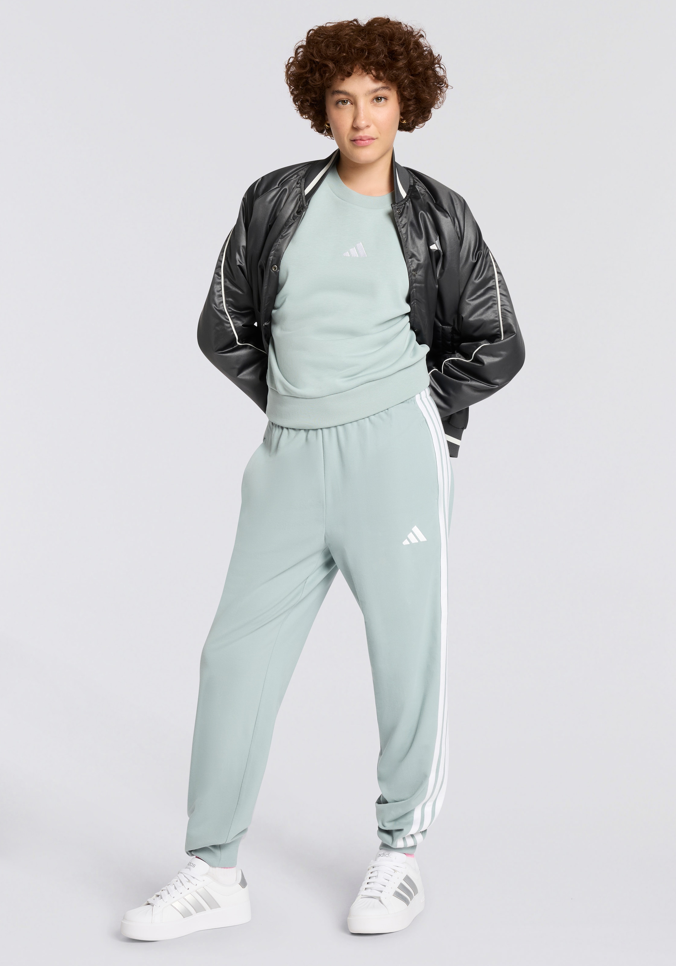 Adidas Sportswear Узкие спортивные штаны 'Essentials' в светло-зеленом цвете — фото 4