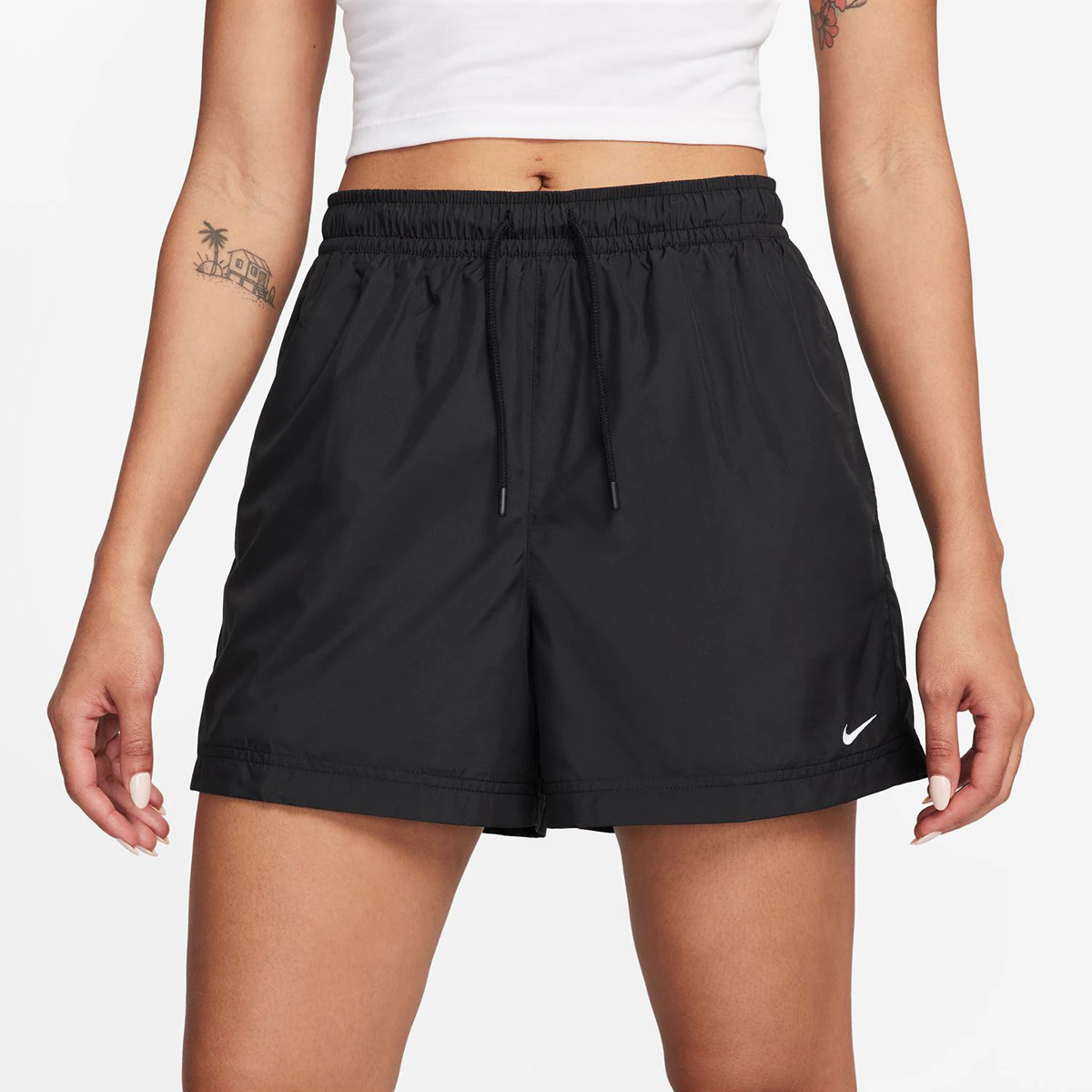 

Женские шорты Nike Sportswear Essential, черный/белый