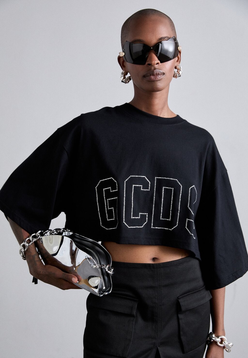 

Принт на футболке BAND LOGO BLING CROP GCDS, черный