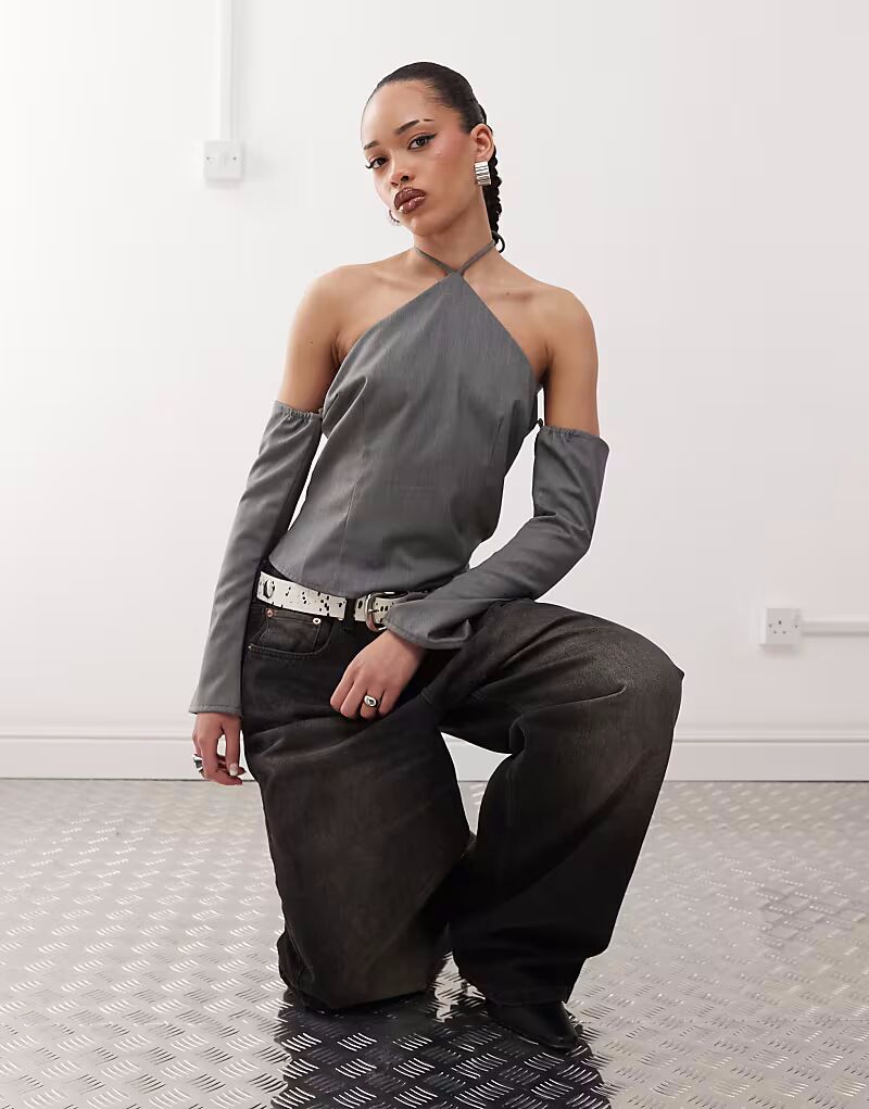 

Строгий топ с длинными рукавами и завязками на шее в школьном сером цвете Labelrail