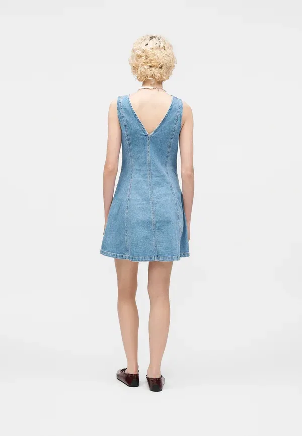Платье джинсовое с V-образным вырезом Gap, medium wash — фото 3