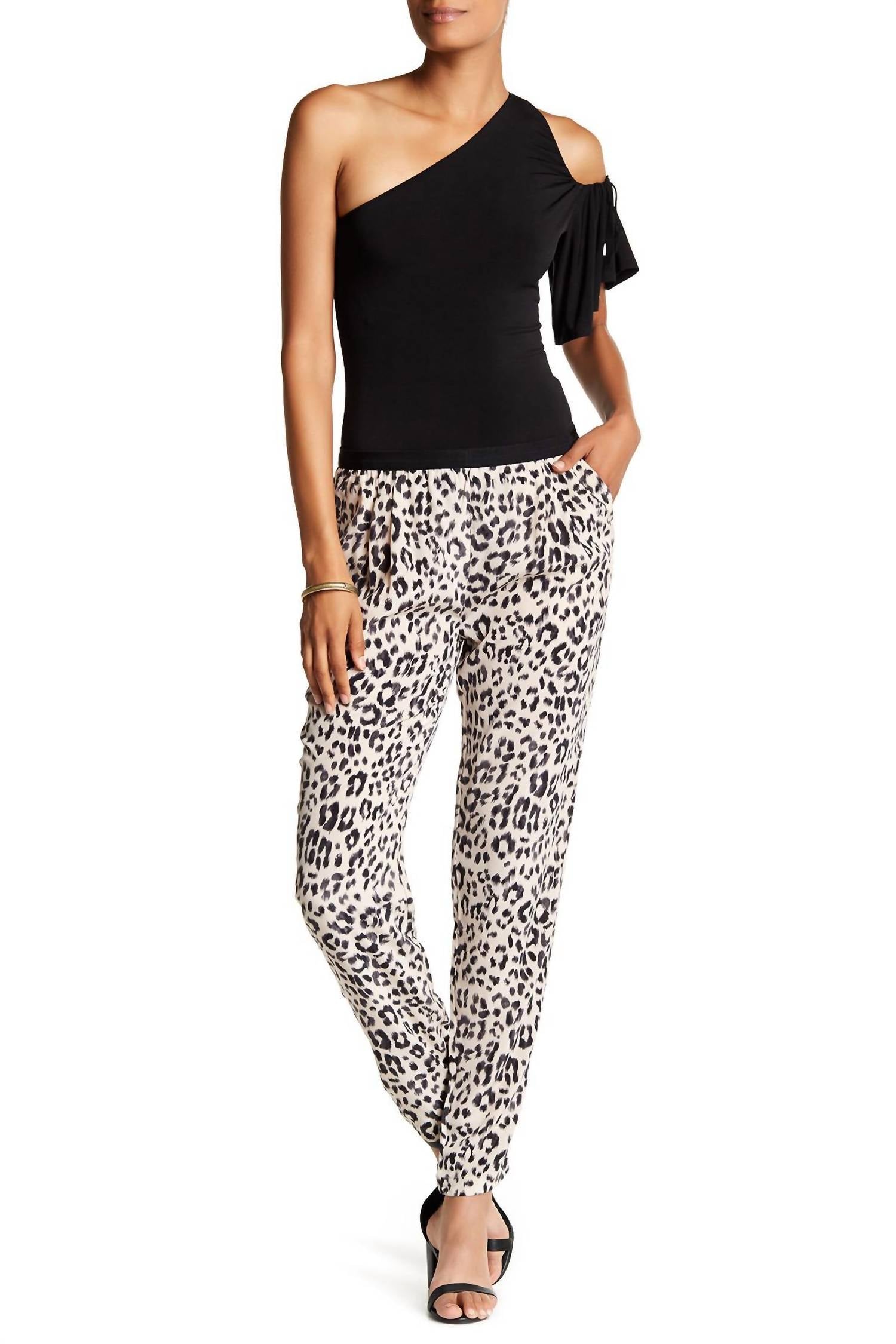 

Шелковые джоггеры Salma Animal Print в кремовом/черном цвете Joie