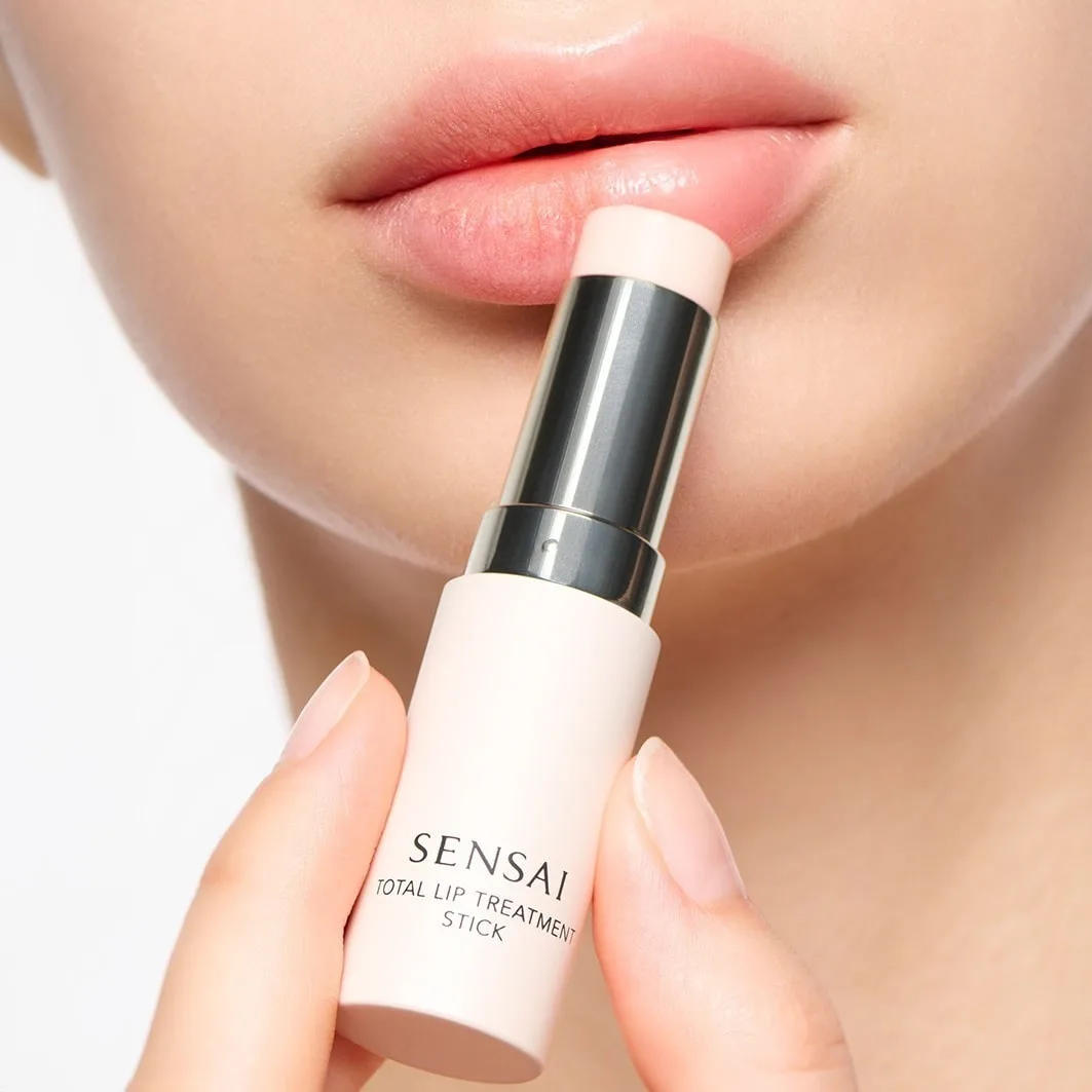 Продукция для ухода за губами Lip Care Expert: комплексное лечение губ в стике. Sensai, 5,2 гр — фото 3