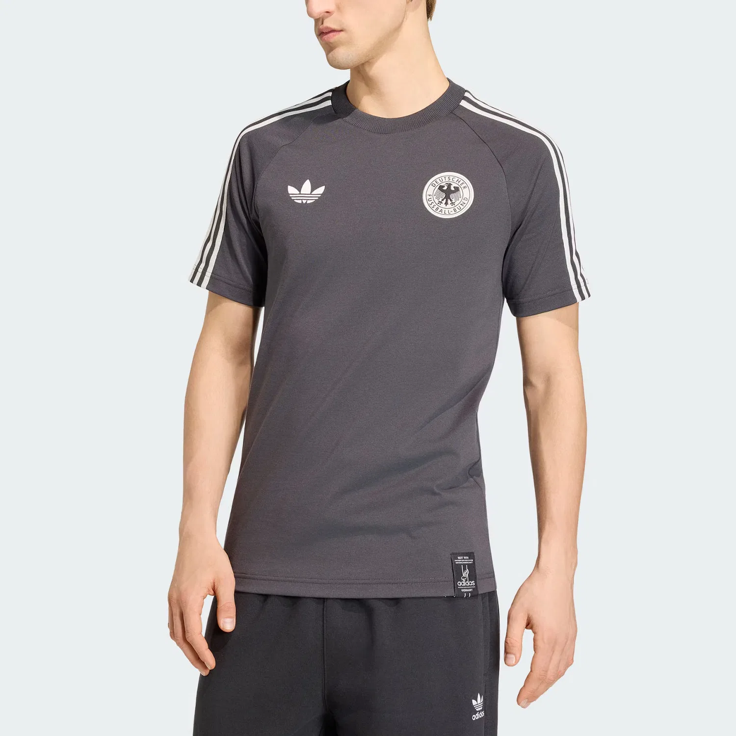 Футболка мужская Graphite Black, с круглым вырезом, средней посадки Adidas Originals — фото 4