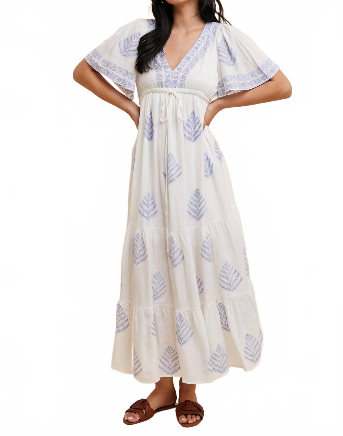 

Вышитое макси-платье в бело-лавандовых тонах IN-LOOM