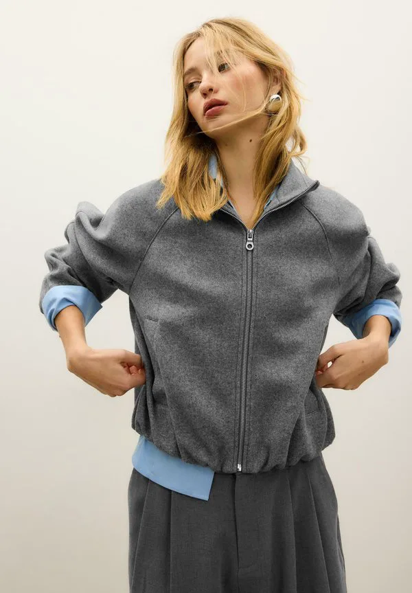 

Мягкая на ощупь толстовка на молнии Stradivarius, Dark Grey, Серый, Мягкая на ощупь толстовка на молнии Stradivarius, Dark Grey