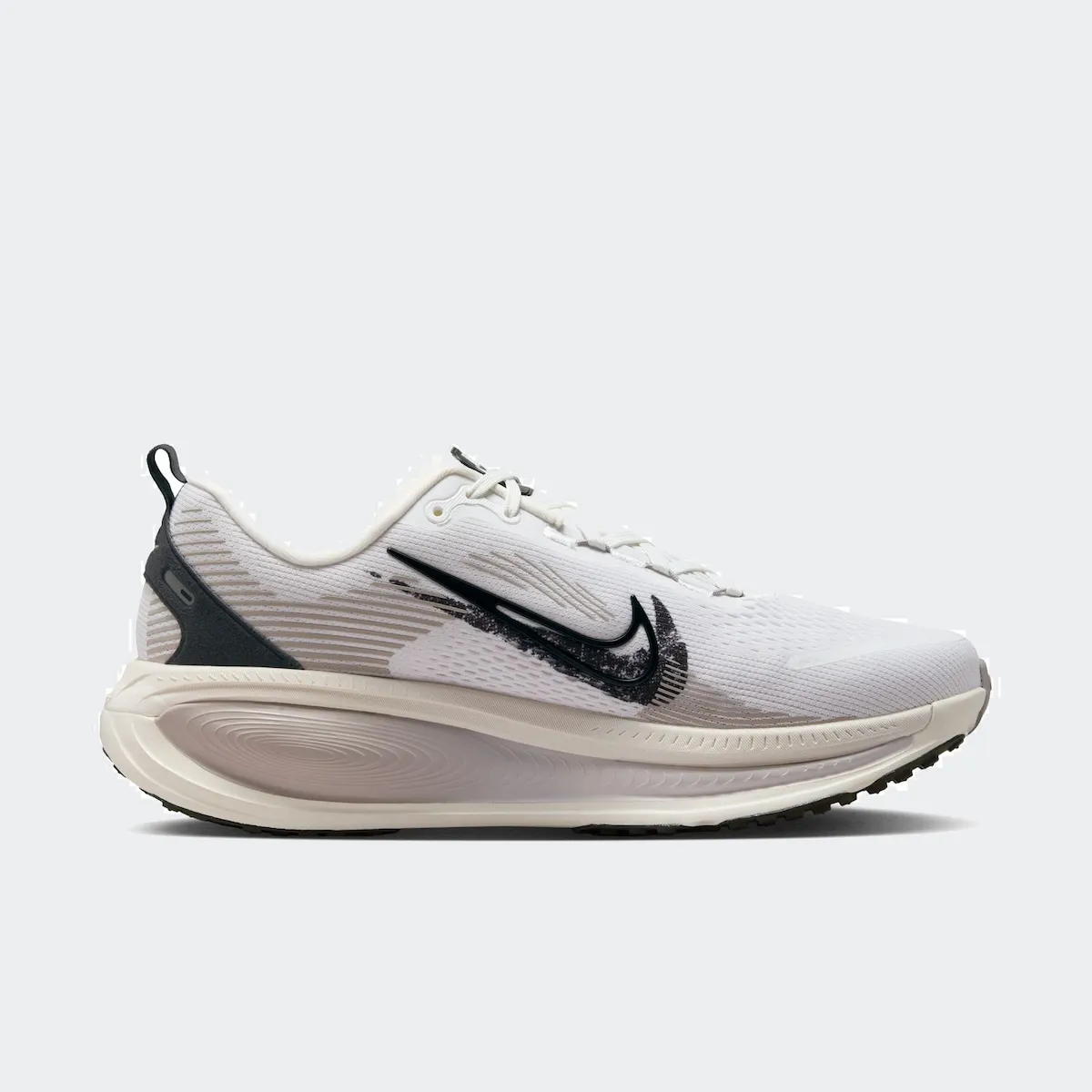 Мужские кроссовки для бега NIKE VOMERO 18 RUN Nike, белый — фото 2