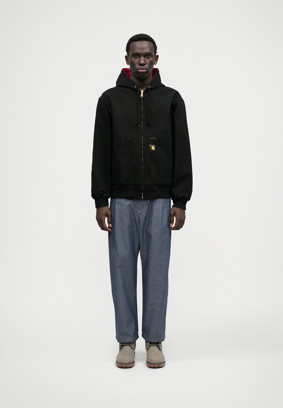 

Куртка Carhartt WIP ANNIVERSARY ACTIVE JACKET, Black/Usa Red Rinsed/Black