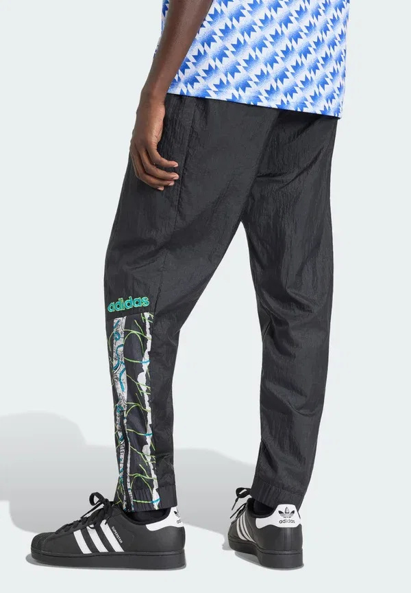 Штаны Manchester United Woven Pant 90 Club Wear Adidas Originals, черный — фото 2