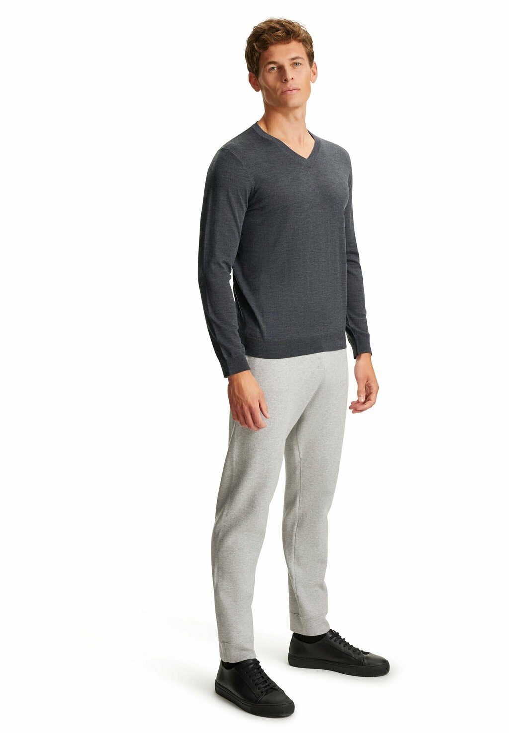 

Вязаный свитер Basic V-Neck Merino wool FALKE, цвет dark grey