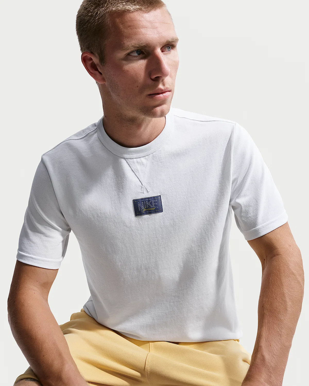 Футболка Nike Sportswear Premium Essentials, Summit White — фото 3