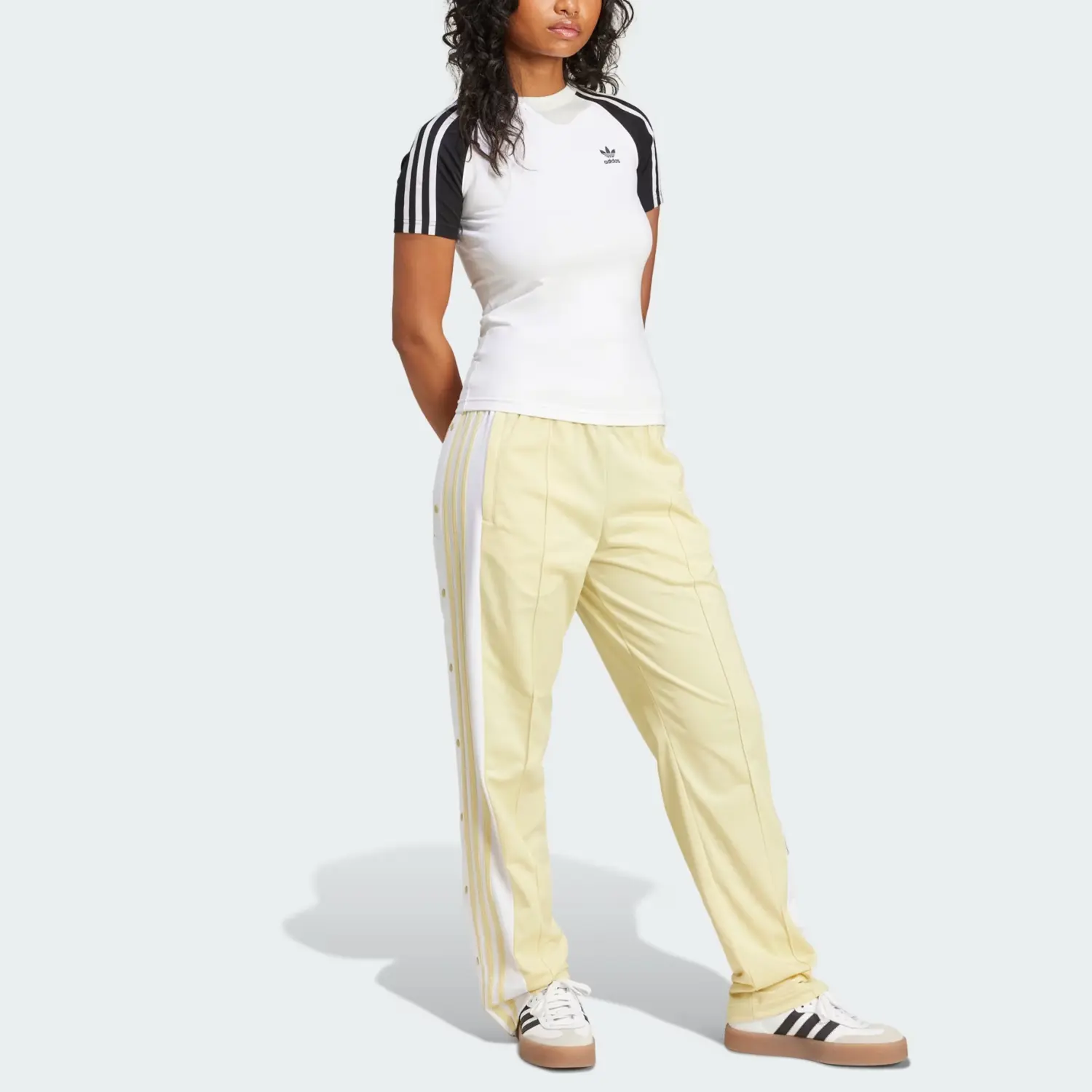 Adidas Originals Adidas Женская футболка Adicolor 3 Stripes Raglan Slim белая/черная — фото 4