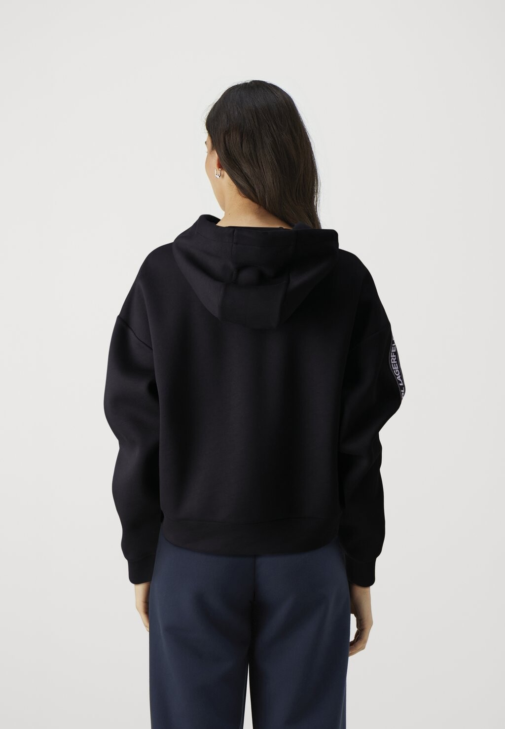 

Свитер Logo Tape Hoodie KARL LAGERFELD, черный